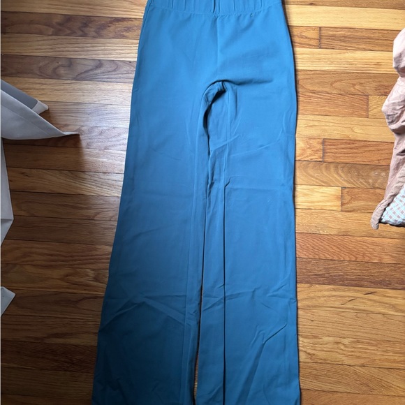 Blakely Clothing Workout Set - Picture 2 of 4